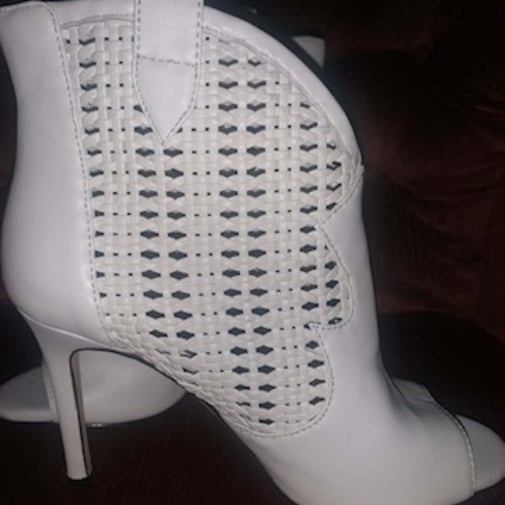 Jessica Simpson White Leather Ankle Boot 7 - Picture 8 of 10